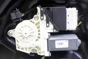 Изображение товара 101000 - 00101000 steklopodemnik zadnij levyj Volvo S40 1