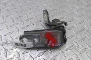 Изображение товара 107160 - 00101160 petlya dveri perednyaya 2