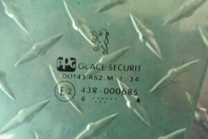 Изображение товара 101958 - 00101958 steklo dveri zadnej levoj Mercedes SLK 2