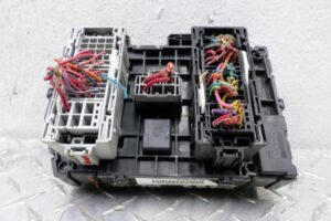 Изображение товара 102893 - 00102893 blok predokhranitelej Pontiac Vibe 1