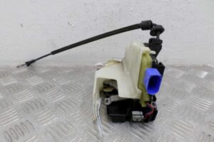 Изображение товара 103109 - 00103109 zamok dveri perednej pravoj Toyota Carina E 2