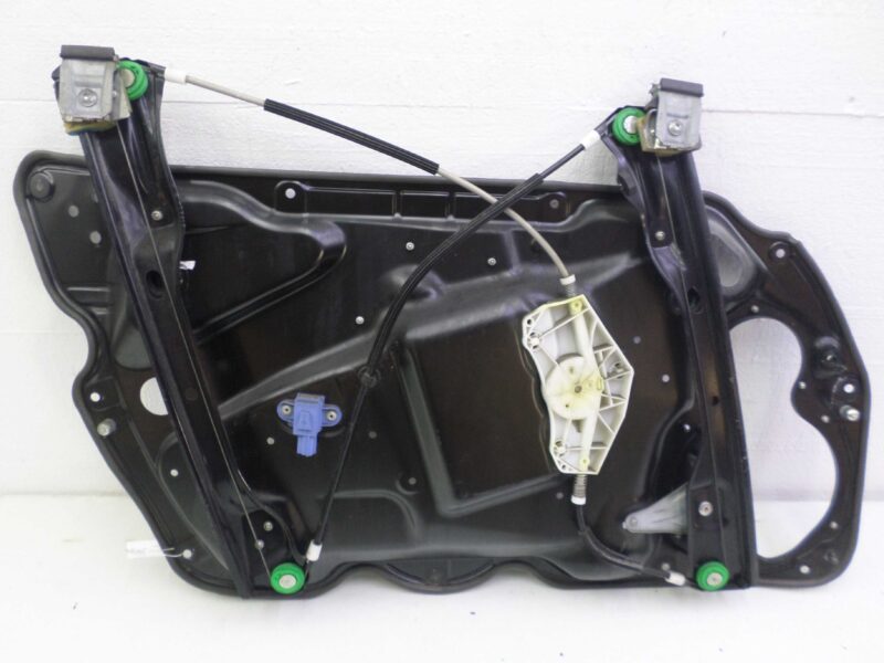 Изображение товара 103436 - 00103436 steklopodemnik perednij pravyj Volvo S40