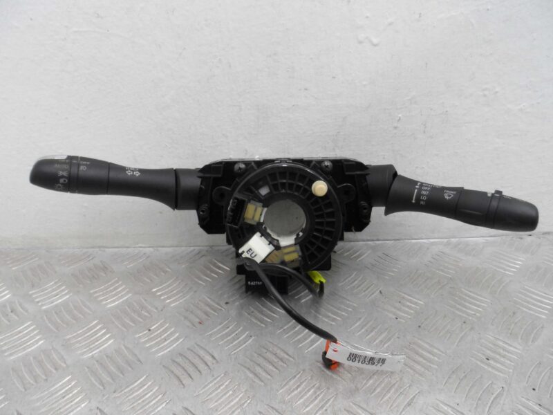 Изображение товара 103977 - 00103977 pereklyuchatel podrulevoj (strekoza) Toyota Hiace