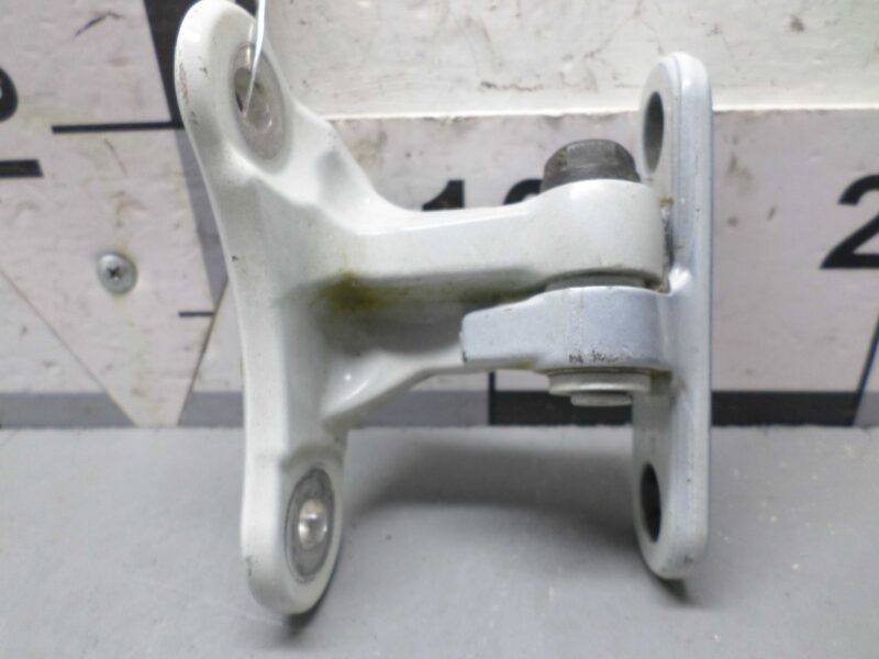 Изображение товара 104975 - 00104975 petlya dveri perednyaya