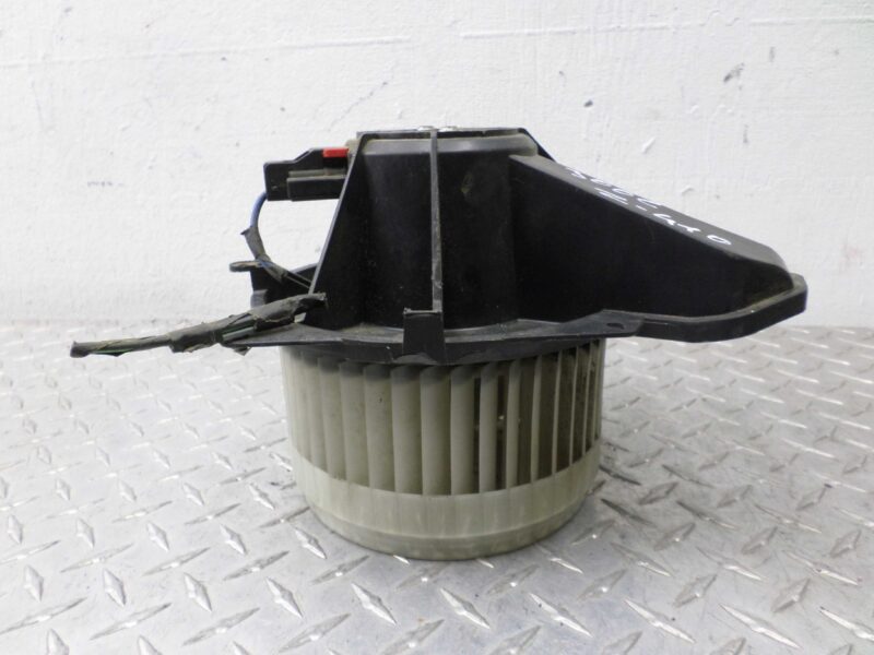 Изображение товара 105124 - 00105124 ventilyator otopitelya (motorchik pechki)