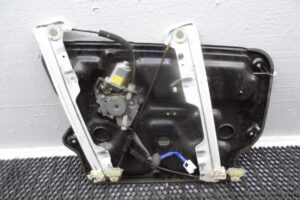 Изображение товара 105339 - 00105339 steklopodemnik perednij pravyj Lexus RX