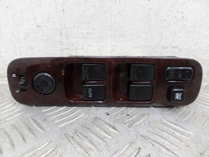 Изображение товара 105856 - 00105856 knopka steklopodemnika Porsche Macan