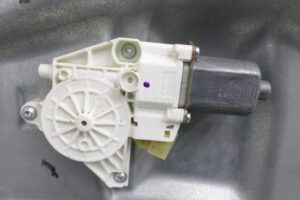 Изображение товара 106449 - 00106449 steklopodemnik perednij pravyj Ford Escort 1