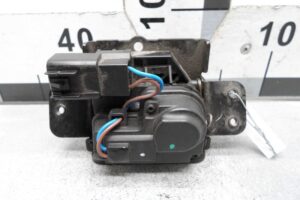 Изображение товара 106965 - 00106965 zamok bagazhnika Pontiac Vibe 2