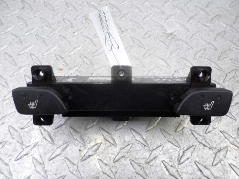 Изображение товара 107084 - 00107084 knopka salona Mercedes CLA