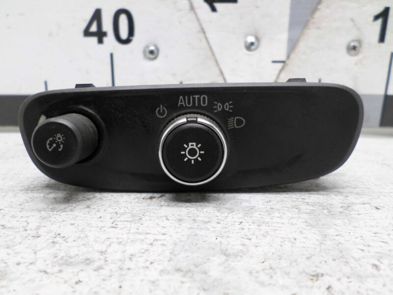 Изображение товара 108571 - 00108571 pereklyuchatel sveta