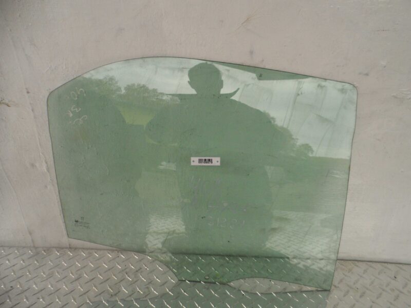 Изображение товара 109078 - 00109078 steklo dveri zadnej pravoj