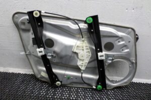 Изображение товара 110212 - 00110212 steklopodemnik perednij pravyj Ford Transit 1