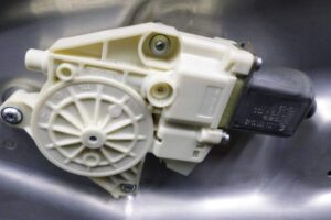 Изображение товара 110212 - 00110212 steklopodemnik perednij pravyj Ford Transit 3