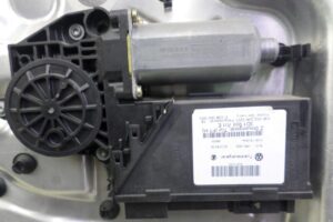 Изображение товара 111184 - 00111184 steklopodemnik perednij levyj Toyota Carina E 3