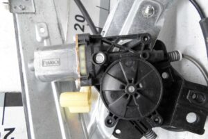 Изображение товара 111626 - 00111626 steklopodemnik perednij pravyj 2