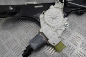 Изображение товара 111899 - 00111899 steklopodemnik perednij levyj 2