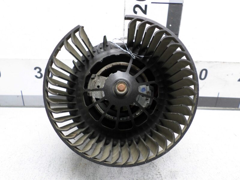 Изображение товара 113832 - 00113832 ventilyator otopitelya (motorchik pechki)