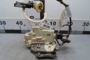 Изображение товара 114174 - 00114174 zamok dveri perednej pravoj Toyota Corolla Verso 1