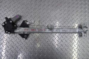 Изображение товара 115563 - 00115563 steklopodemnik perednij pravyj Renault Sandero 1