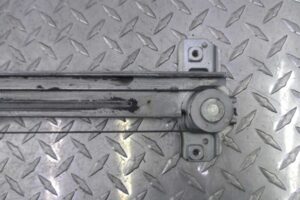 Изображение товара 115563 - 00115563 steklopodemnik perednij pravyj Renault Sandero 3