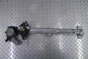 Изображение товара 115563 - 00115563 steklopodemnik perednij pravyj Renault Sandero