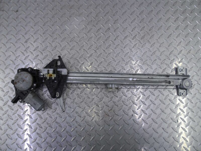 Изображение товара 115563 - 00115563 steklopodemnik perednij pravyj Renault Sandero