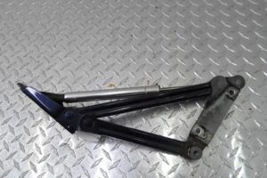 Изображение товара 116443 - 00116443 petlya kryshki bagazhnika Toyota Carina E 1