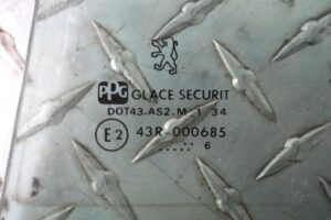 Изображение товара 117271 - 00117271 steklo dveri zadnej levoj Mercedes SLK 2