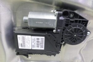 Изображение товара 117928 - 00117928 steklopodemnik perednij pravyj 1