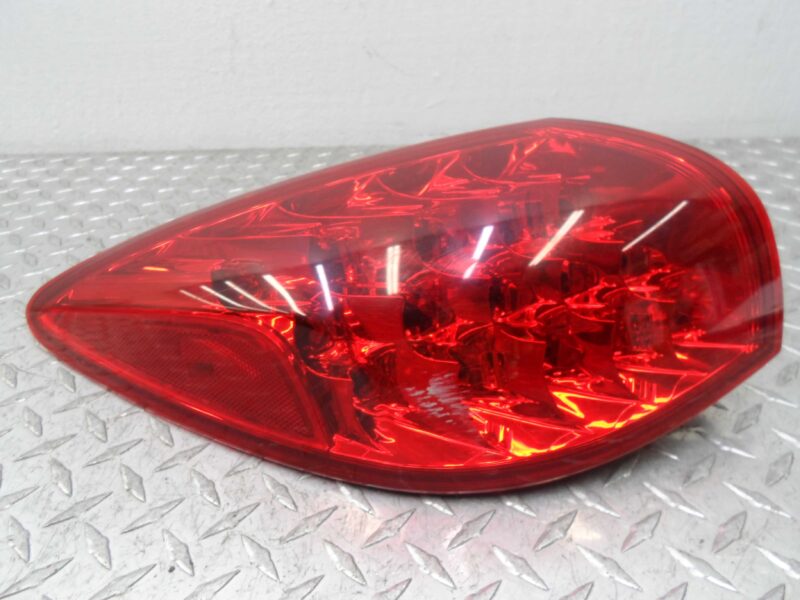 Изображение товара 119796 - 00119796 fonar kryla levyj Toyota Hiace