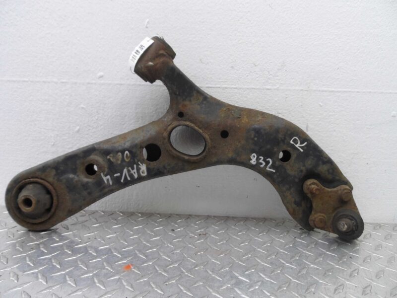 Изображение товара 119891 - 00119891 rychag perednij pravyj nizhnij Rover 400