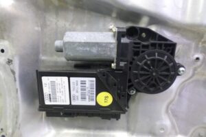 Изображение товара 119977 - 00119977 steklopodemnik perednij pravyj 2