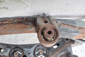 Изображение товара 120056 - 001200560 balka zadnyaya Pontiac TransSport 2