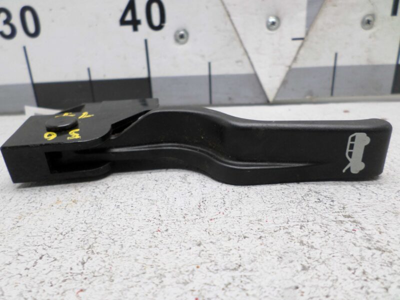 Изображение товара 120349 - 00120349 ruchka otkryvaniya kapota Pontiac Vibe