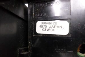 Изображение товара 121077 - 00121077 panel upravleniya magnitoloj Volvo V50 1