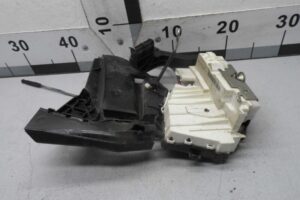 Изображение товара 121919 - 00121919 zamok dveri zadnej levoj Ford Expedition 2