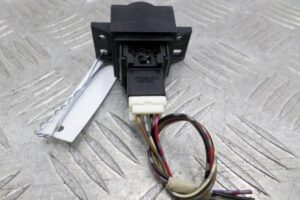 Изображение товара 122083 - 00122083 knopka avarijnoj signalizatsii SAAB 9 3 2