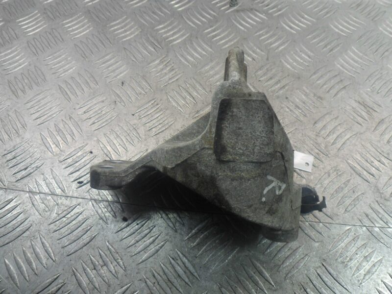 Изображение товара 122736 - 00122736 kronshtejn dvigatelya Mercedes SL