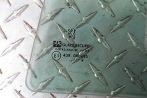 Изображение товара 122758 - 00122758 steklo dveri zadnej levoj Mercedes SLK 1