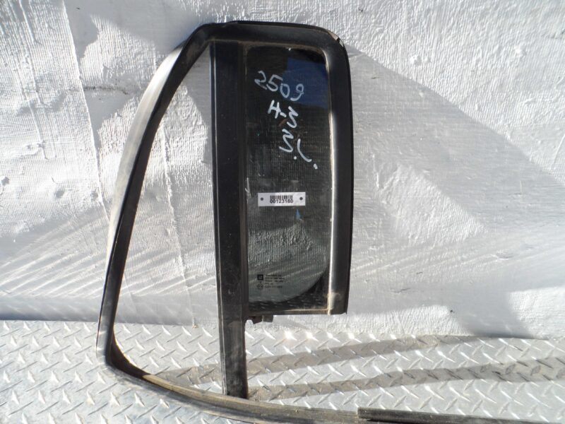 Изображение товара 123180 - 00123180 steklo dveri zadnej levoj