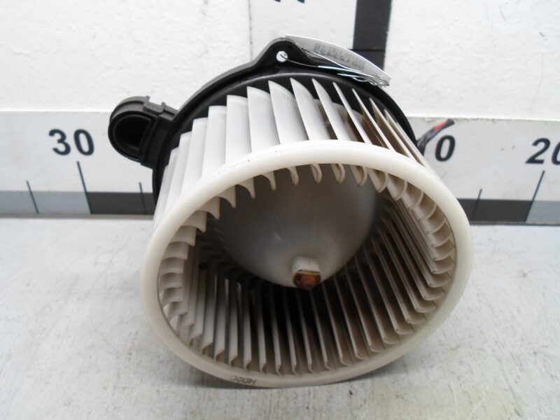 Изображение товара 123422 - 00123422 ventilyator otopitelya (motorchik pechki) Audi TT