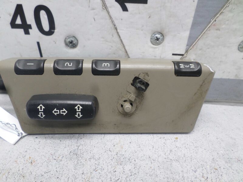 Изображение товара 123702 - 00123702 knopka salona Volvo V50