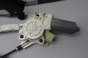 Изображение товара 124727 - 00124727 steklopodemnik perednij pravyj Honda Fit 1