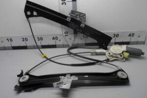 Изображение товара 124727 - 00124727 steklopodemnik perednij pravyj Honda Fit 2