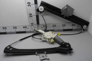 Изображение товара 124727 - 00124727 steklopodemnik perednij pravyj Honda Fit