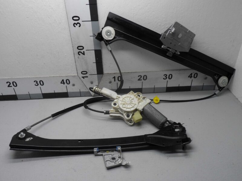 Изображение товара 124727 - 00124727 steklopodemnik perednij pravyj Honda Fit