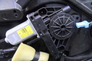 Изображение товара 126642 - 00126642 steklopodemnik perednij levyj Volkswagen Golf 3