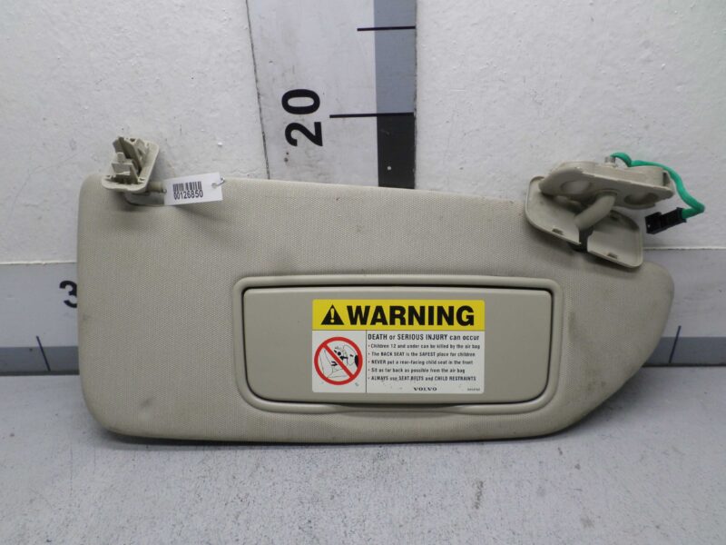 Изображение товара 126850 - 00126850 kozyrek solntsezaschitnyj Volvo V50