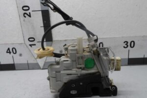 Изображение товара 127618 - 00127618 zamok dveri zadnej levoj Toyota Corolla Verso 2